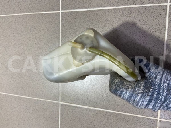 Расширительный бачок Daihatsu Pyzar 1996 г Daihatsu Pyzar оригинальный номер 1648087707