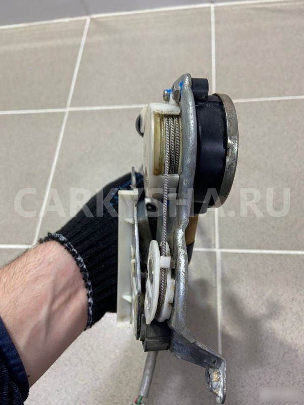 Стеклоподъемник задний правый Mazda Familia 1994 Mazda Familia оригинальный номер 3640161700