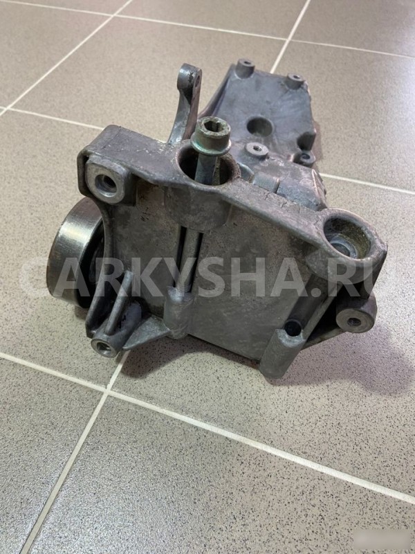 Кронштейн генератора Audi A4 2002 г Audi 200 оригинальный номер 06B903143L