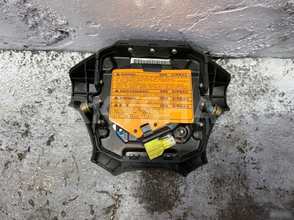 Подушка безопасности в руль Nissan Bluebird1998 Nissan Bluebird 