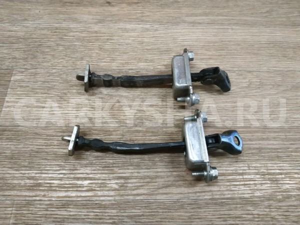 Ограничитель двери задний Nissan Note оригинальный номер 824301U600