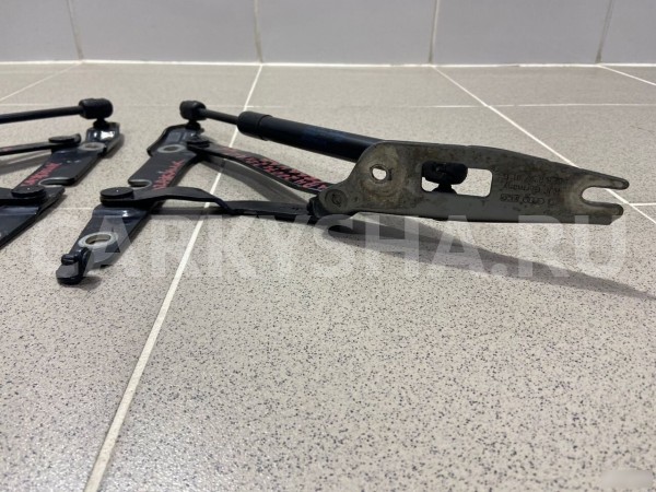 Петли крышки багажника Audi A4 2007 г Audi 200 оригинальный номер 8E5827302G