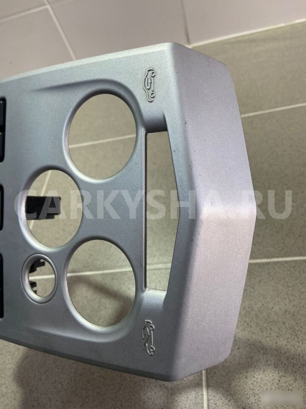 Рамка магнитолы Renault Logan SR 2006 г Renault 20 оригинальный номер 8200382719