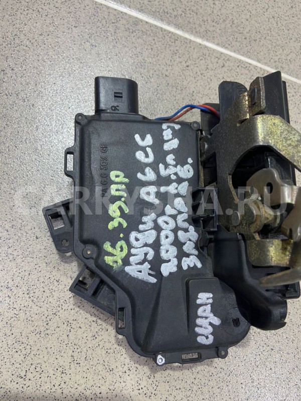Замок двери задний правый Audi A6 2000 г. Audi 200 оригинальный номер 09020A