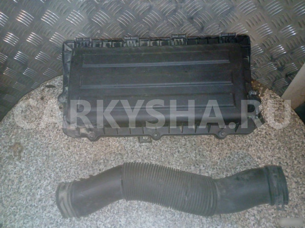 Патрубок воздушного фильтра для Фольксваген поло Volkswagen Polo оригинальный номер 6R0129618B