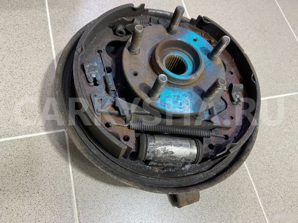 Кулак задний левый Land Rover Freelander I 2005 г Land Rover Freelander оригинальный номер RLH000030