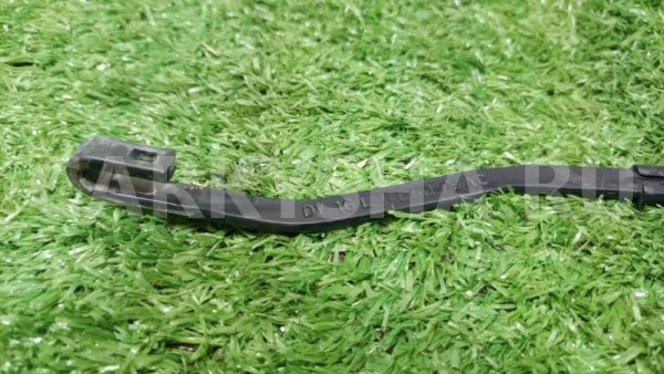 Поводок стеклоочистителя передний правый Hyundai Hyundai Solaris оригинальный номер 983201R000