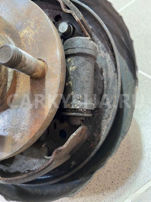 Кулак, ступица задняя правая Nissan Pulsar 1993 Nissan Pulsar 