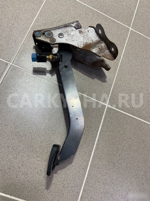 Педаль тормоза Nissan Cube 1999 г Nissan Cube 