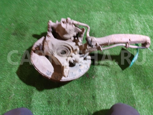 Кулак поворотный передний правый Rover 200 оригинальный номер RBK100360