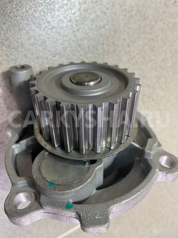 Помпа водяная Audi A4 2002 г Audi 200 оригинальный номер CW0193