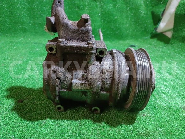 Компрессор системы кондиционирования Toyota Windom оригинальный номер 8832033120