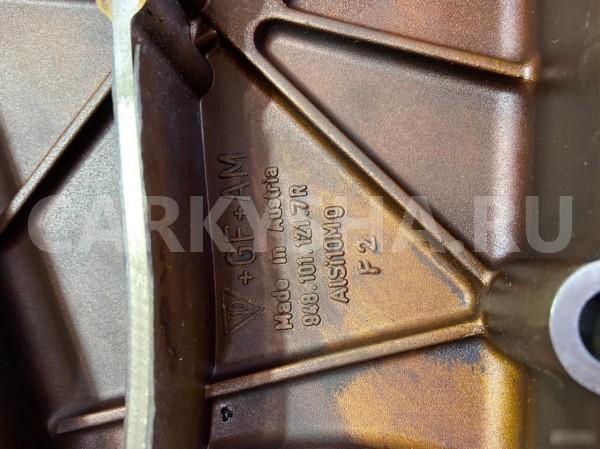 Крышка двигателя передняя Porsche Cayenne 1 Porsche Cayenne оригинальный номер 9481011217R