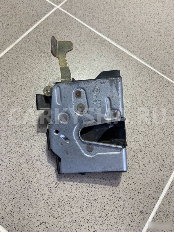 Замок двери передний левый BMW 525I 1989 г BMW M5 оригинальный номер 81047810