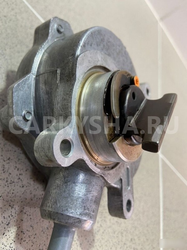 Насос вакуумный BMW 760LI 2004 г BMW 7er оригинальный номер 7525075