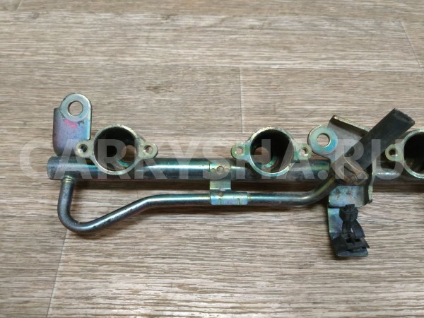 Рейка топливная (рампа) Nissan Presea оригинальный номер 166003J100