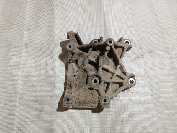 Кронштейн компрессора кондиционера Mitsubishi Dingo оригинальный номер MR360566