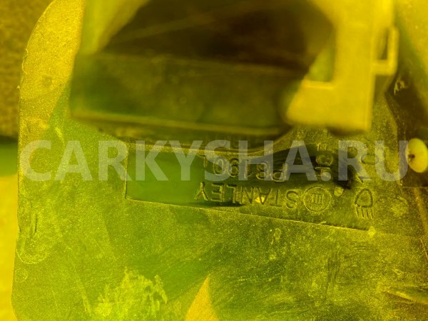 Фара Nissan Cube 