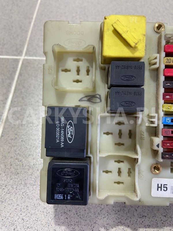 Блок предохранителей Ford Focus 1 EYDE Ford Focus оригинальный номер 98AG14A073CHH5