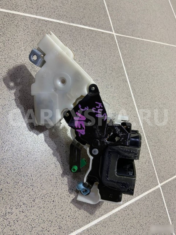 Замок двери задний левый Nissan Cube 1999 г Nissan Cube оригинальный номер 8255361U01