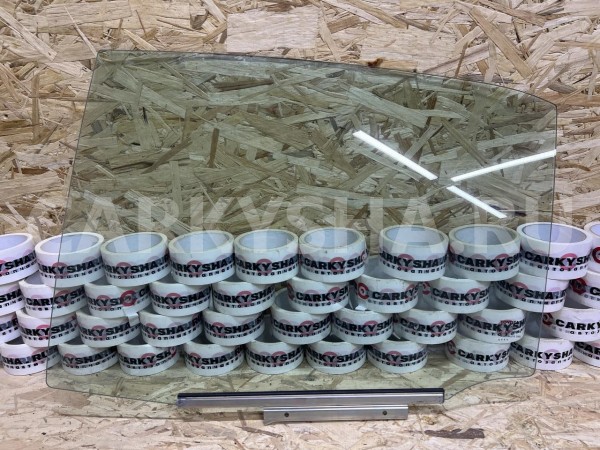 Стекло задней левой двери Toyota Camry VIII (XV70) оригинальный номер 68104-06310