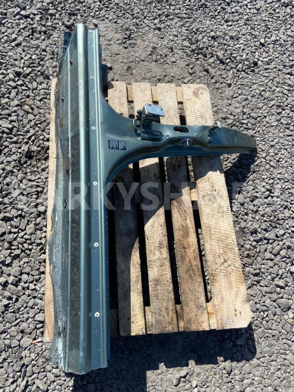 Порог правый со стойкой Volkswagen Passat 2001 г Volkswagen Passat оригинальный номер 3B0810320B