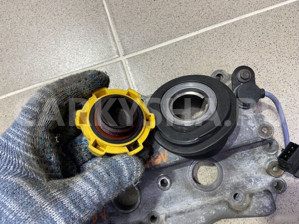 Клапанная крышка левая Land Rover Freelander I 200 Land Rover Freelander оригинальный номер LDR103440