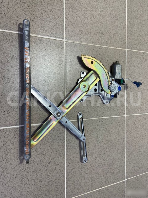 Стеклоподъемник задний левый Daihatsu Pyzar 1996 Daihatsu Pyzar оригинальный номер 0621008182