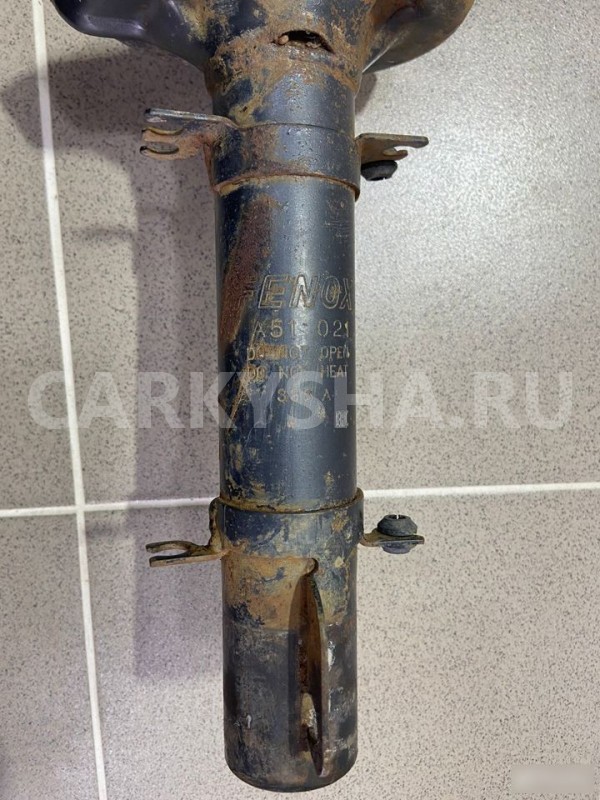 Амортизатор передний правый Audi A3 1997 г Audi 200 оригинальный номер A51021