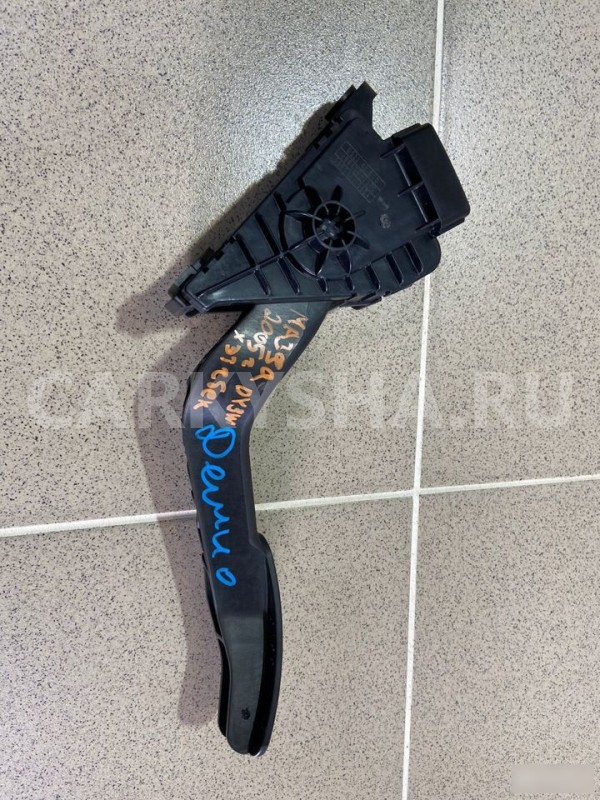 Педаль газа Mazda Demio 2005 г Mazda 2 оригинальный номер 1988003370