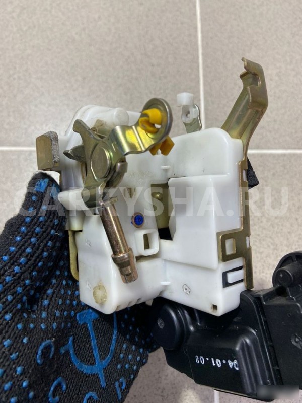 Замок двери задний правый Honda Life 2004 г Honda Life оригинальный номер SFA68002R