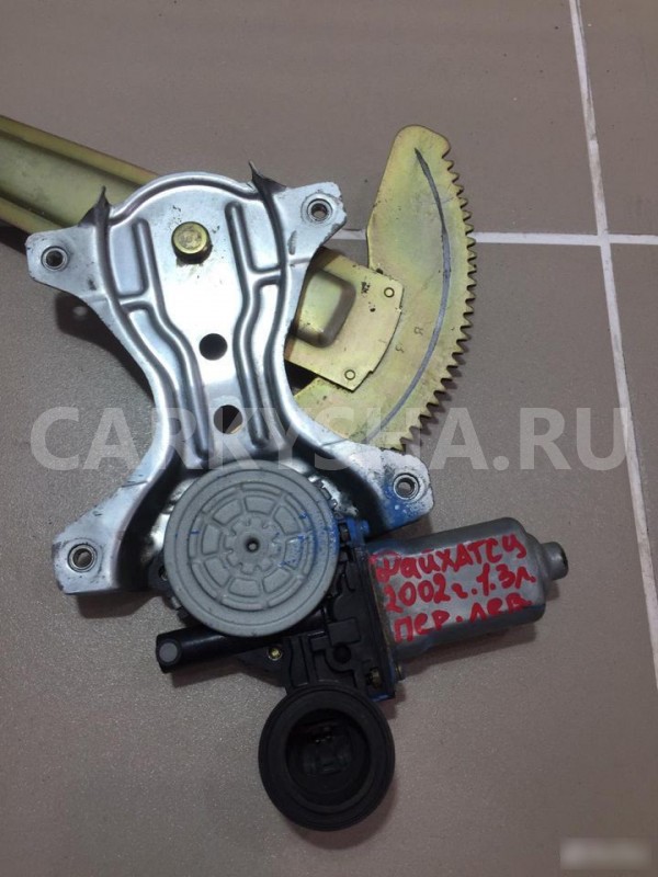 Стеклоподъемник передний левый Daihatsu YRV 2002 г Daihatsu YRV оригинальный номер 2621001020