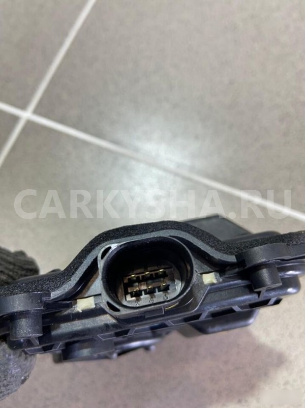 Доводчик двери задний правый Volkswagen Phaeton Volkswagen Phaeton оригинальный номер 3D0837059B