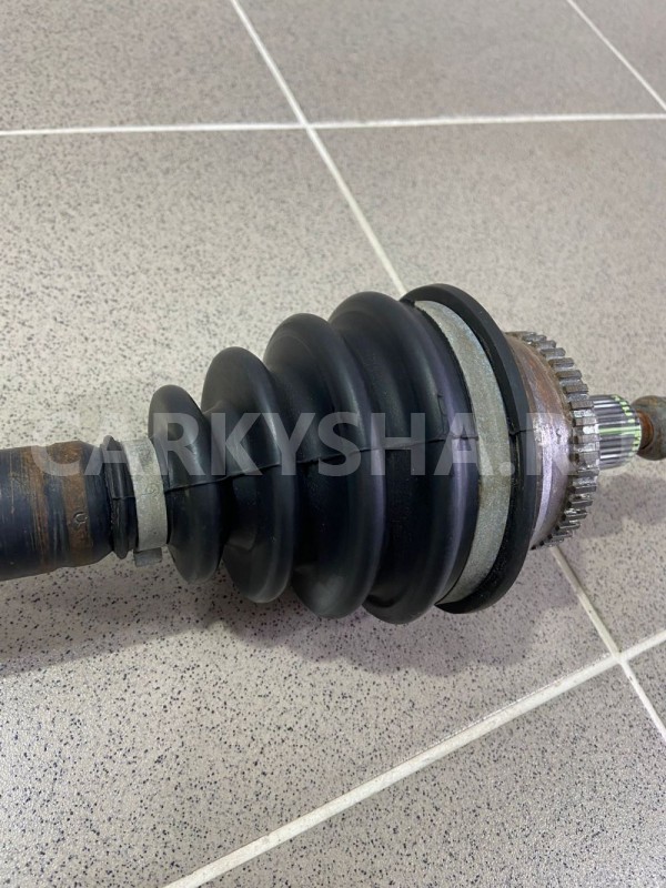 Привод передний левый Audi 80 B3 1991 г. Audi 80 