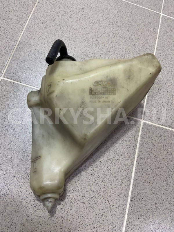 Расширительный бачок Ford Laser FX 1994 г. Ford Laser оригинальный номер 823021101