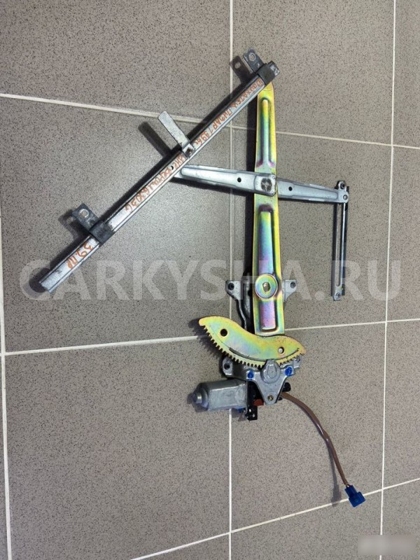 Стеклоподъемник задний правый Daihatsu Pyzar 1996 Daihatsu Pyzar оригинальный номер 0621008182