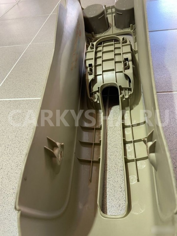 Консоль между сидений АКПП Mazda Demio 2005 г Mazda 2 оригинальный номер D37464421