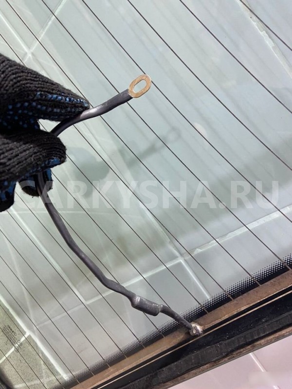 Стекло заднее лобовое Audi A8 D3-4E Audi 200 