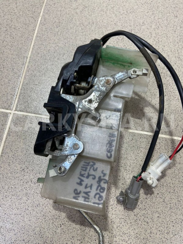 Замок двери передний правый TOYOTA CAMRY 1992 Toyota Camry 