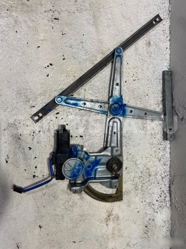 Стеклоподъемник передний правый Kia Sorento 2002 Kia Sorento 