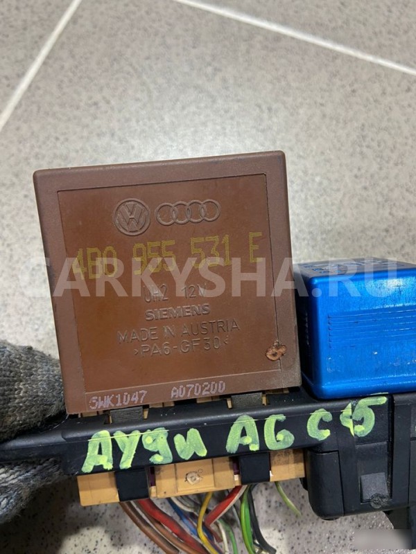 Блок предохранителей Audi A6 2000 г Audi 200 оригинальный номер 8L0941822A