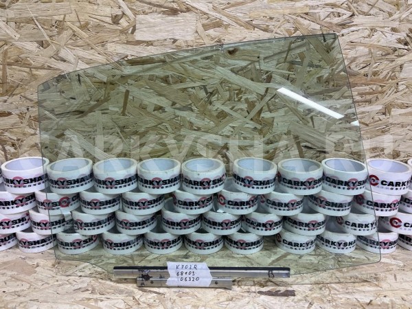 Стекло задней правой двери Toyota Camry VIII (XV70) оригинальный номер 68103-06320