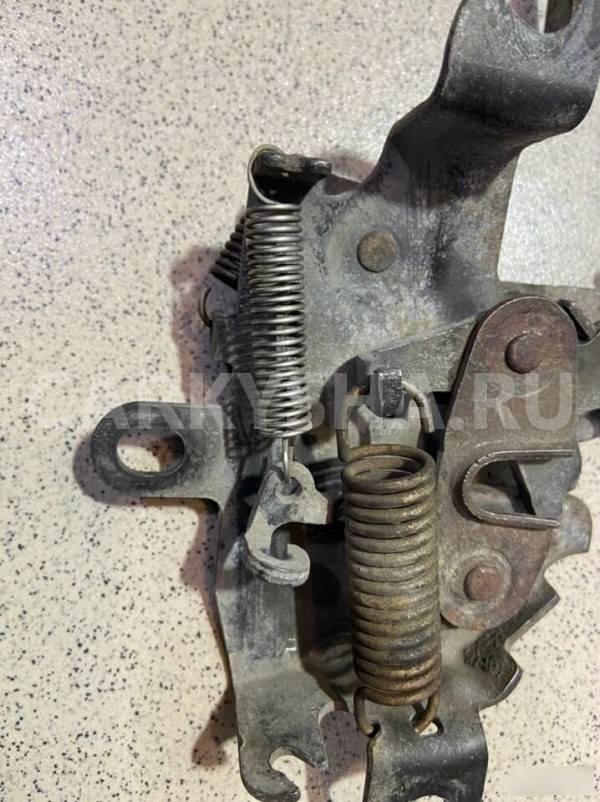 Замок капота Toyota Carina 1995 г Toyota Carina 