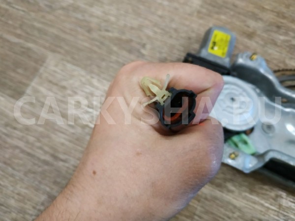 Электростеклоподъемник передний правый Kia Sorento оригинальный номер 824043E000