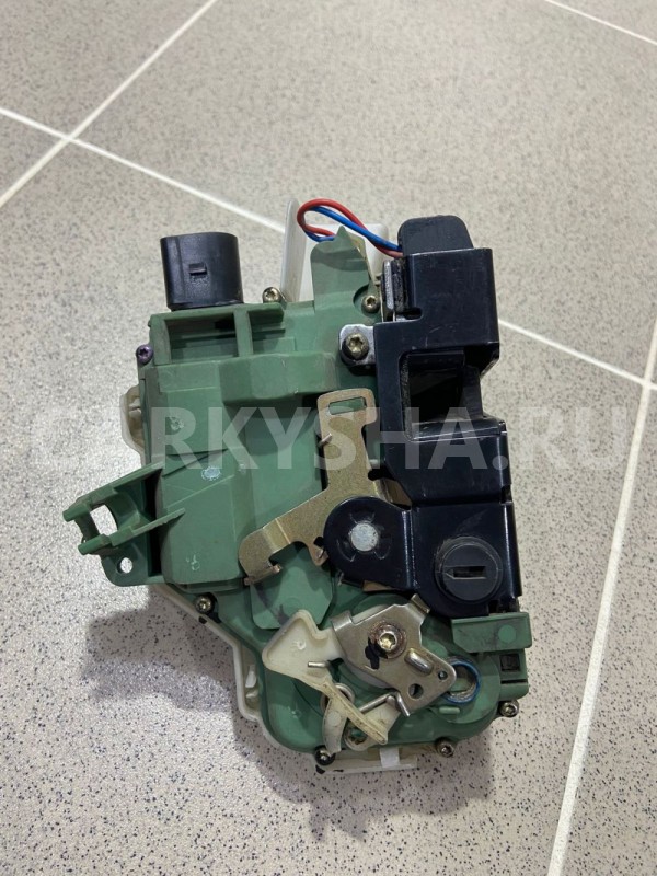 Замок двери з.л. Volkswagen Passat Volkswagen Passat оригинальный номер 3B4839349