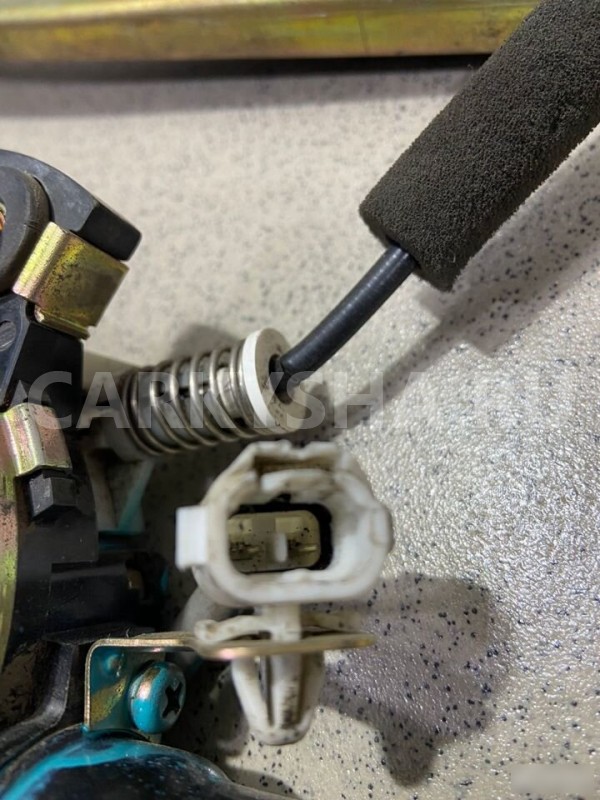 Стеклоподъемник задний левый Toyota Vista 1991 г Toyota Ist оригинальный номер 8572032090