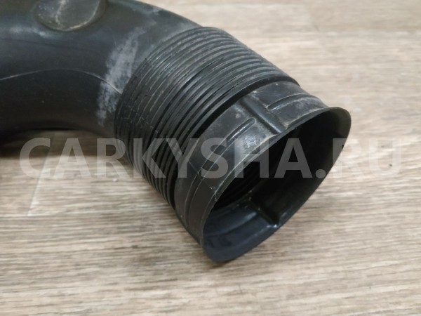 Патрубок воздушного фильтра Audi 100 оригинальный номер 4A0129643