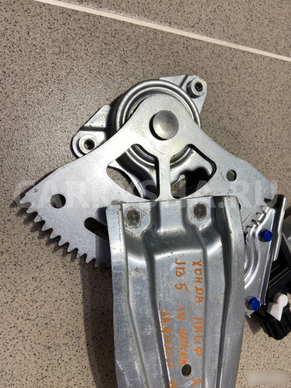 Стеклоподъемник задний левый Honda Life 2004 г Honda Life 