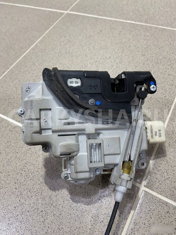 Замок двери передний правый Audi A4 2007 г Audi 200 оригинальный номер 8E1837016AA