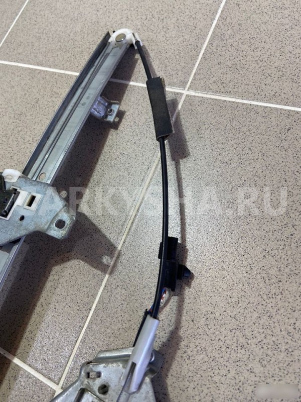 Стеклоподъемник задний левый Isuzu Bighorn 1994 г Isuzu Bighorn оригинальный номер 576RL